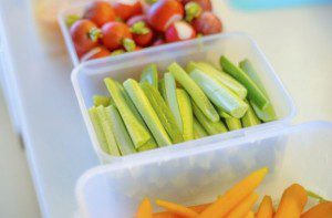 how-to-remove-odors-from-plastic-containers-naturally1-600x393.jpg