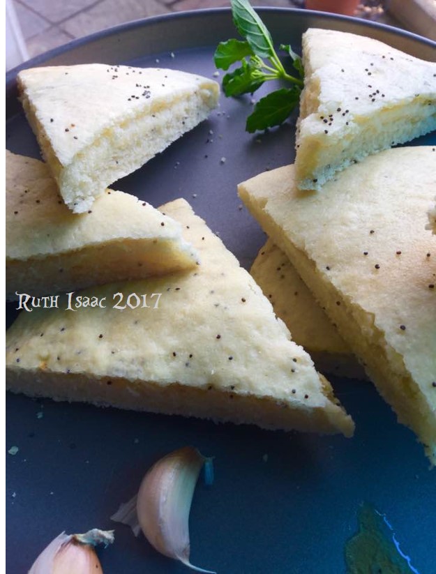 Easy Semolina Pizza/Sooji Pizza